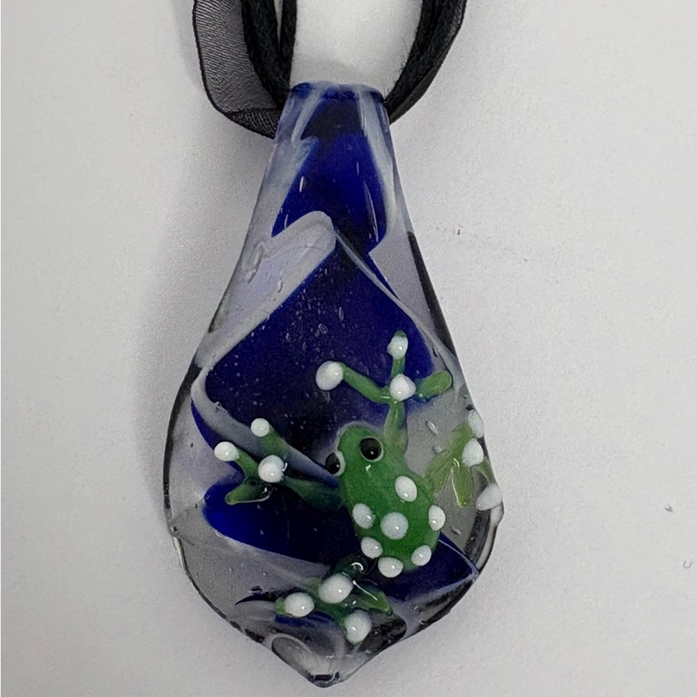 Glass Pendant Blue and Black Necklace with Green Frog NWOT
